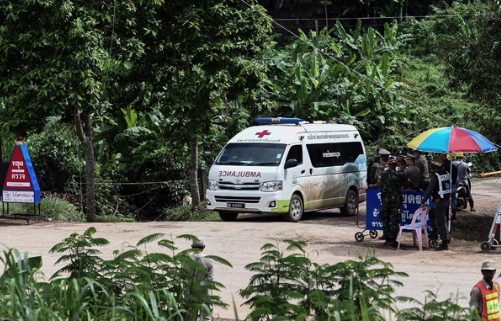 Todos a salvo: Rescatan a último niño y entrenador que permanecían atrapados en cueva de Tailandia