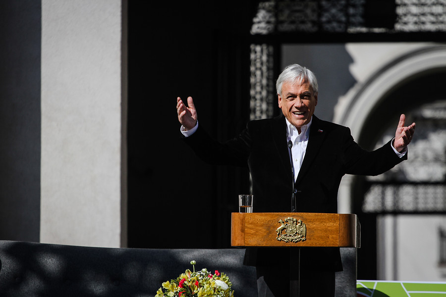 REDES| «Te pasaste»: Acusan a Piñera de cambiar placas con su nombre a obras realizadas durante el gobierno de Bachelet