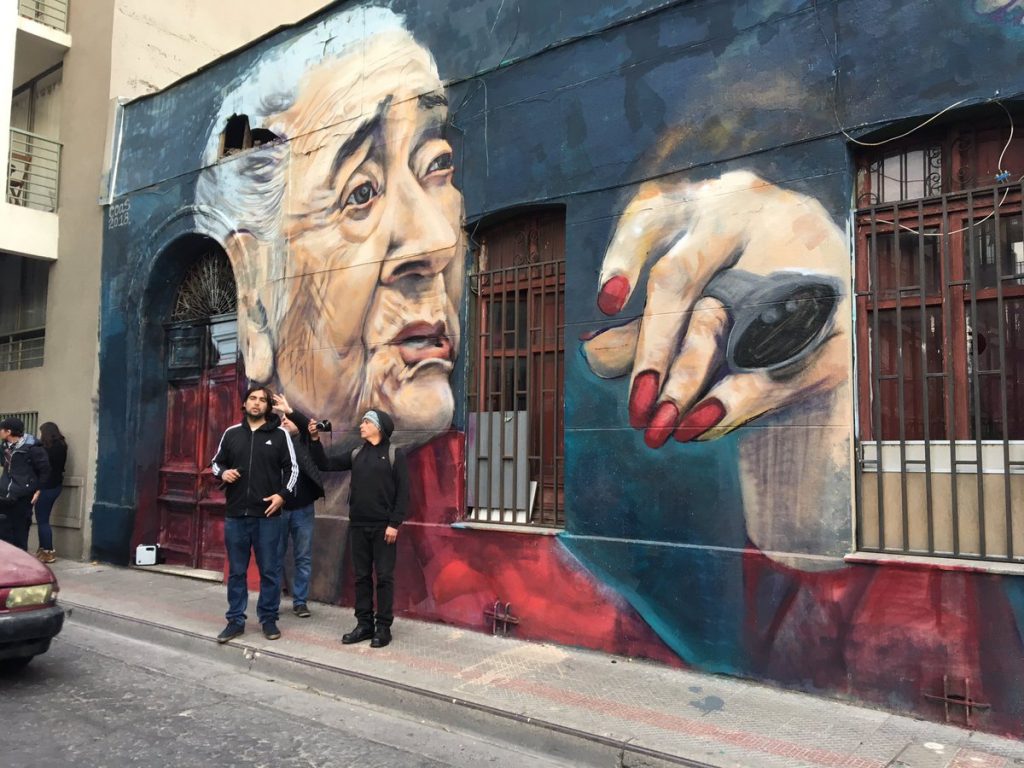 FOTOS| «Los detenidos desaparecidos no han desaparecido»: El mural en homenaje a la lucha de Ana González Rojas por los DD.HH.