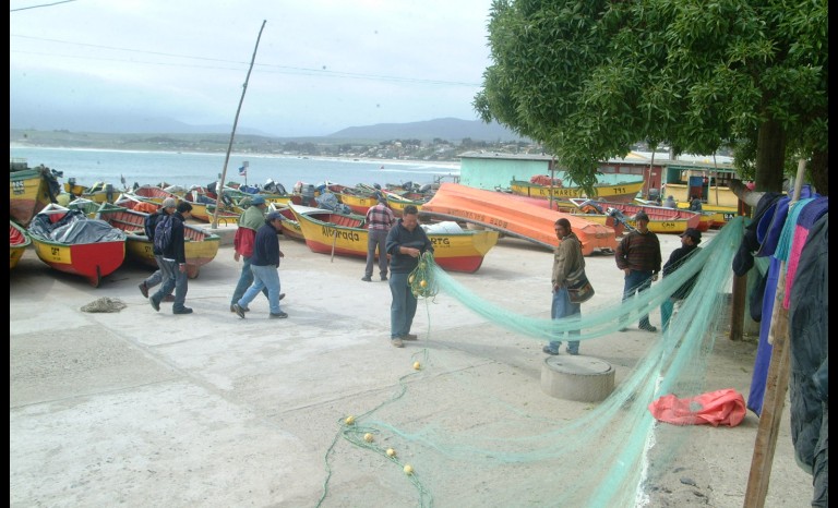 Tres pescadores artesanales de Los Vilos fallecen en volcamiento de su embarcación