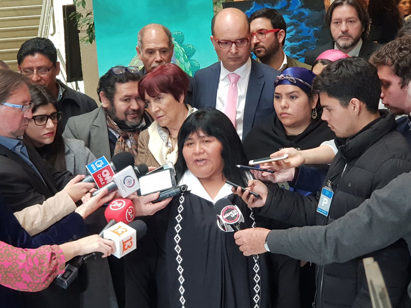 Académicos de la Universidad de Chile y Red de Apoyo de Machi Celestino Córdova entregaron propuesta a parlamentarios