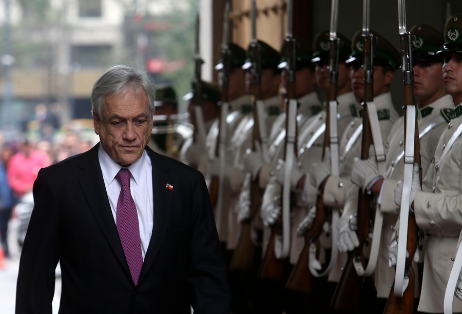 The Economist mete miedo en La Moneda: «El ambiente económico se está volviendo hostil justo cuando la luna de miel de Piñera está llegando a su fin»