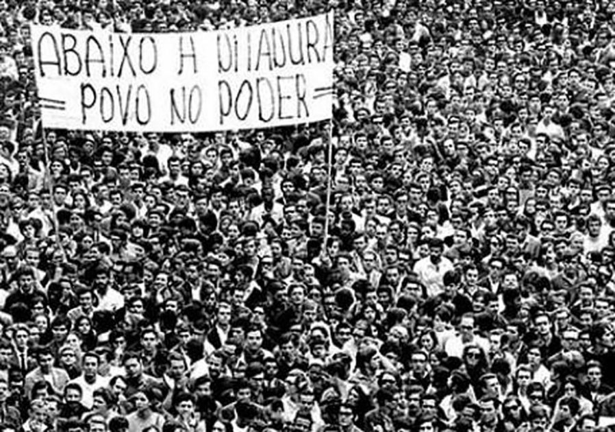¿Y en Chile cuándo? El día que O Globo se arrepintió de su apoyo a la dictadura en Brasil