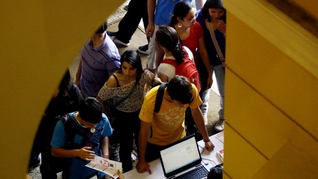 Endeudados por estudiar: La educación sigue siendo el principal motivo de deudas para la familias chilenas