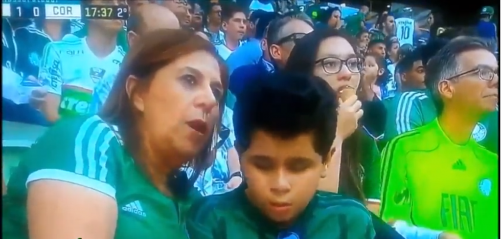 VIDEO| Fútbol inclusivo: Una madre lleva a su hijo no vidente a un partido del Palmeiras y le relata las jugadas