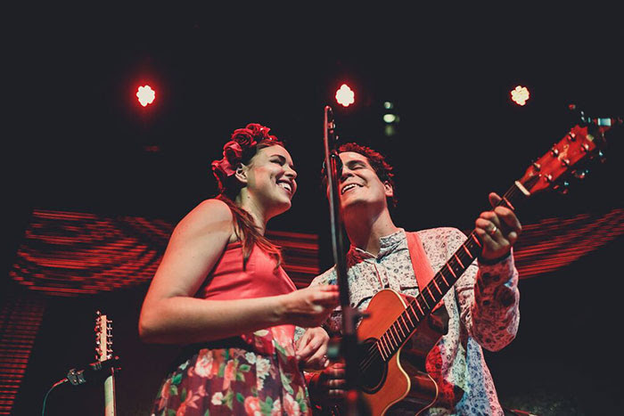 El folk indie peruano llega a Santiago con Alejandro y María Laura, el dúo que se presentará con Yorka y Niña Tormenta