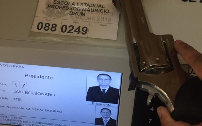 Brasil: Electores de Bolsonaro se habrían grabado portando armas en las cabinas de votación