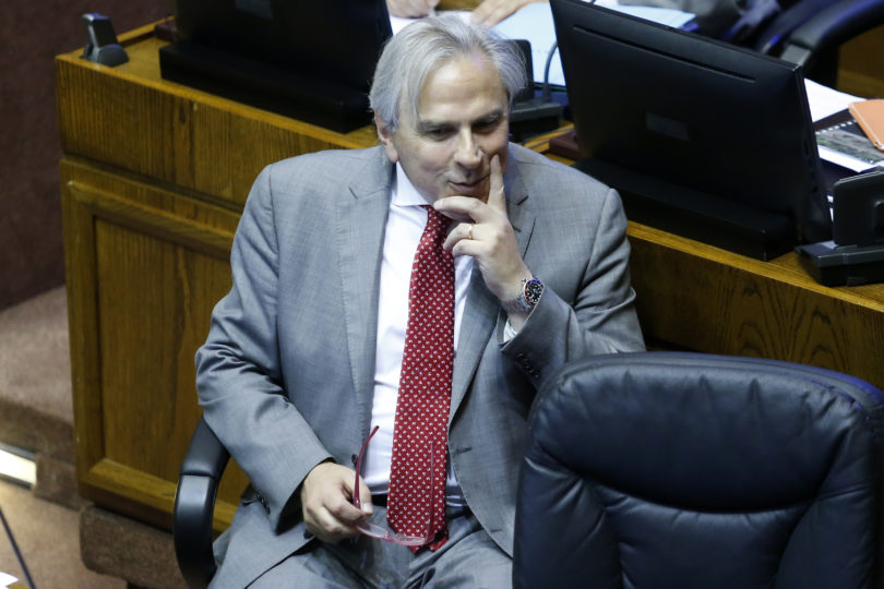 REDES| «La media perso»: Senado sube foto de Iván Moreira hablando en contra del cohecho y Twitter explotó