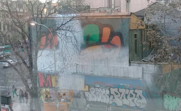 GAM borró mural “Saludo a la historia” de Mono González y lo reemplazó por una publicidad de marca de ropa deportiva