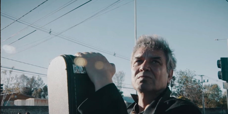 Vicente Cifuentes estrena videoclip de su single “Yo no sé de folclor (Chillán)” con Alejandro Goic como protagonista