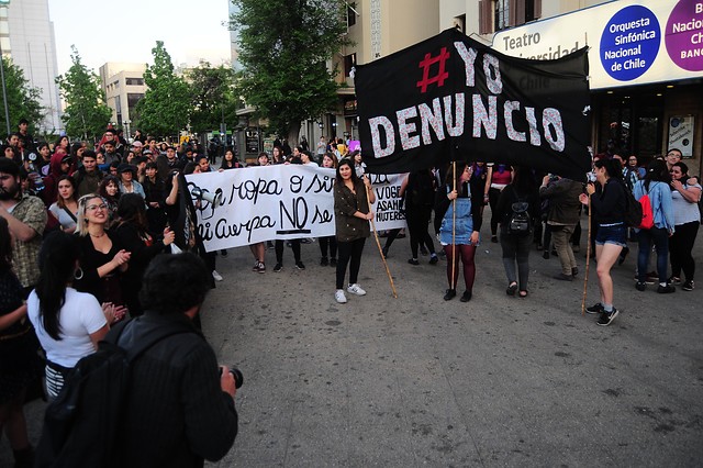 Por el «derecho de circular por las calles de manera libre»: Cerro Navia aprueba ordenanza contra acoso callejero