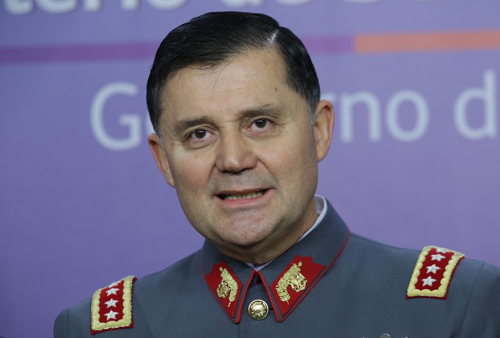 «Usted me tiene que tener respeto»: El encontrón del comandante en Jefe del Ejército con el diputado Leonidas Romero