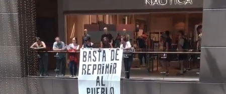VIDEO| Realizan manifestación en apoyo al pueblo mapuche en el Costanera Center