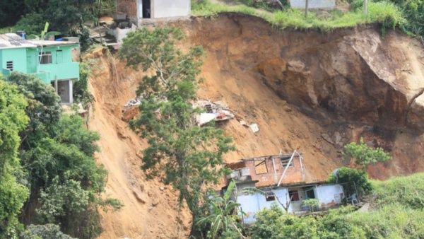 Brasil: Sube a 14 el número de personas muertas tras deslizamiento de tierra en Río de Janeiro