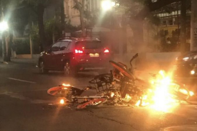 «Más que provida eres probicicleta»: Lavín lamenta quema de bicis «públicas» en jornada de protesta por Camilo Catrillanca