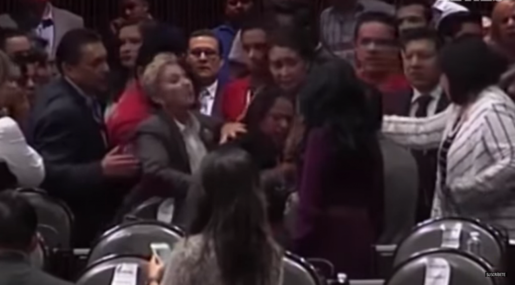 Diputada mexicana se entera en plena sesión del Congreso que asesinaron a su hija