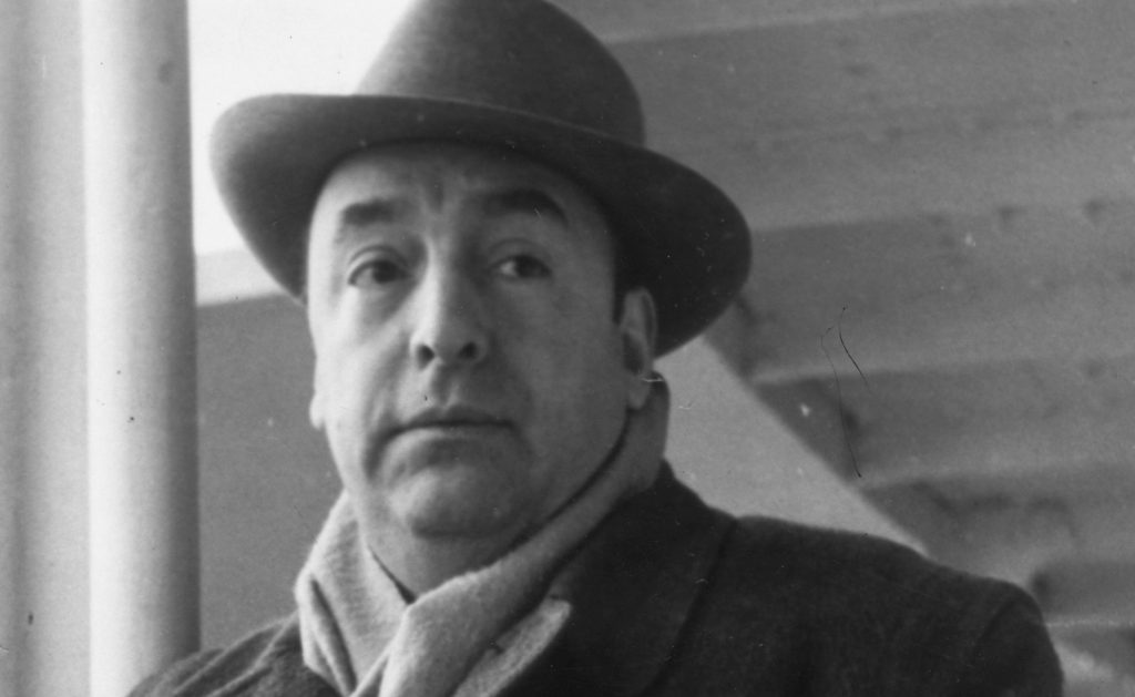 Fundación Pablo Neruda reacciona tras las críticas al poeta: «Se quedan con la cosa pichiruche no más»