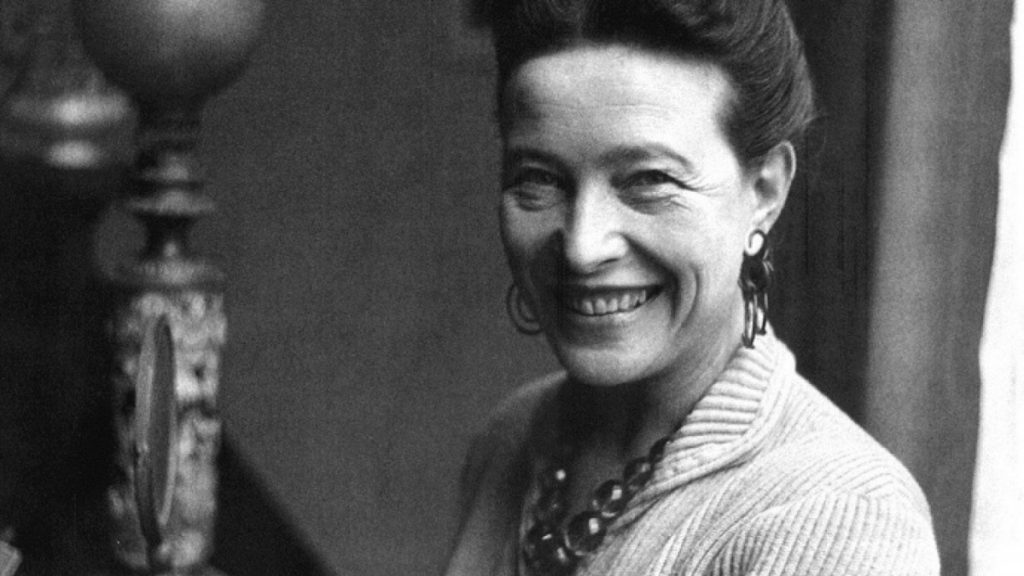 La lucha de Simone de Beauvoir por la libertad de los cuerpos que quisieron hacer pasar como apología a la pedofilia