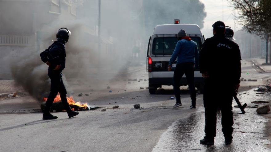 «Si una sola persona logra un puesto de trabajo gracias a mí, estaré satisfecho»: Las protestas se desatan tras la inmolación de un periodista en Túnez