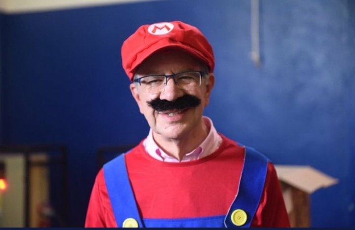 REDES| «Lo mejor de la Teletón»: Joaquín Lavín se vuelve a superar al hacer un cosplay de Mario Bros