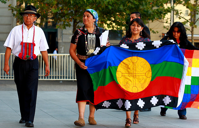 La negación pública de los derechos lingüísticos al pueblo mapuche