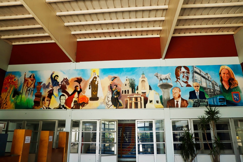 Egresados de Liceo Nacional de Maipú rechazan que mural de próceres incluya a Cathy Barriga: «Opaca y tergiversa el sentido histórico»