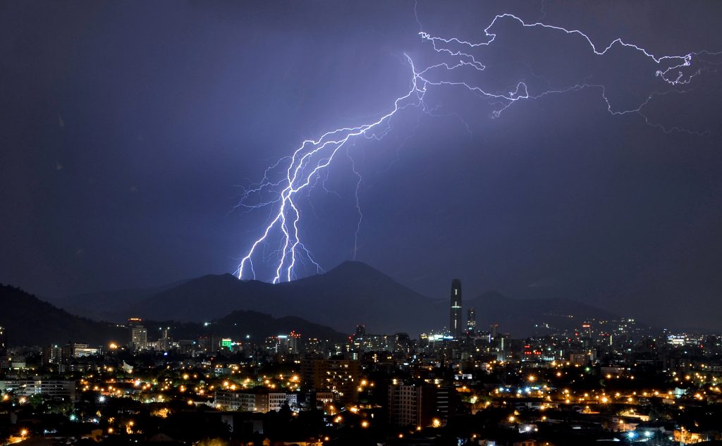 ONEMI declara Alerta Temprana Preventiva en la RM: posibilidades de lluvias, vientos y tormentas eléctricas