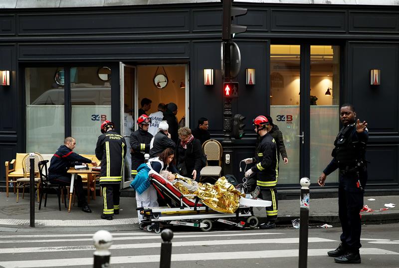 Tres muertos deja una explosión en una panadería en el centro de París