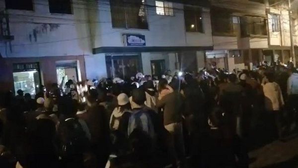Femicidio en Ecuador desata xenofobia contra venezolanos: Invaden y saquean residencias en Ibarra