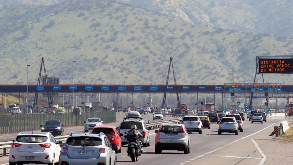 MOP respalda subsidio a autopistas por «peaje a luca» y descarta «indemnización»: «Es una compensación»