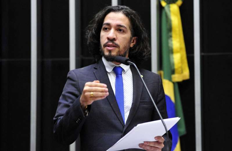 Amenazado de muerte por seguidores de Bolsonaro: diputado gay brasileño abandona su mandato y se va de Brasil