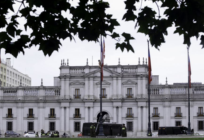 Piñera y Bachelet no podrían volver a asumir: Proyecto de ley busca la reelección presidencial inmediata y por una única vez