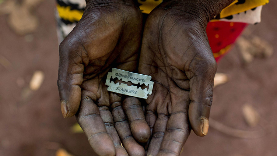 Tras muerte de niña somalí: Sierra Leona prohíbe la mutilación genital femenina