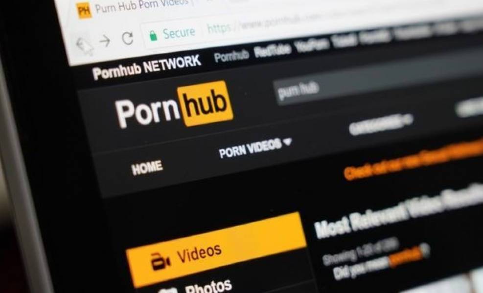 Senadora estadounidense propone aplicar impuesto al porno para financiar polémico proyecto de Trump