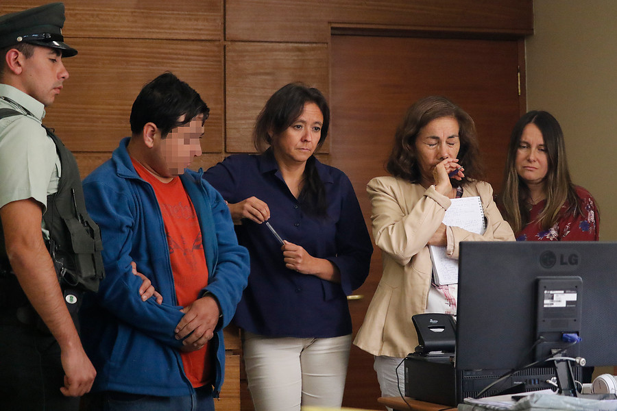 Sargento de Armada acusado de violar a su hija es enviado a la cárcel de Valparaíso tras acosar con cartas a su pareja