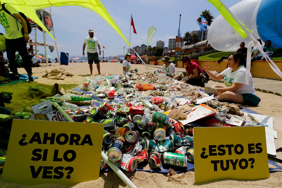 El llamado de Greenpeace este 14 de febrero: «Terminemos la relación tóxica que mantenemos con el plástico»