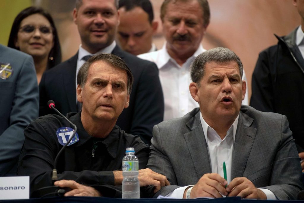 Ex jefe de gabinete de Bolsonaro revela audios de WhatsApp para vengarse de su despido