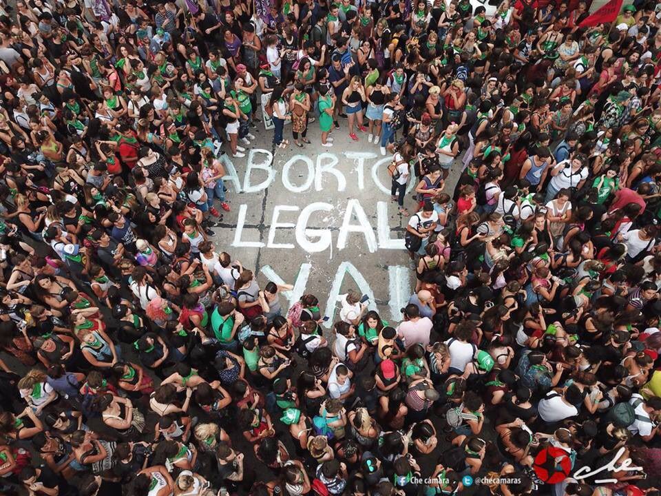 Hoy se realizará un nuevo «Pañuelazo Feminista» en Argentina por el derecho al Aborto libre