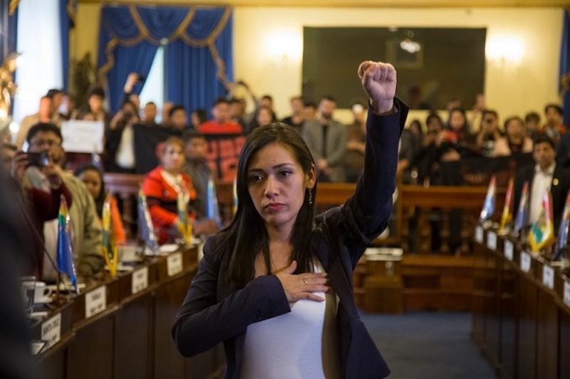Adriana Salvatierra, la mujer más joven en llegar a la presidencia del Senado en Bolivia