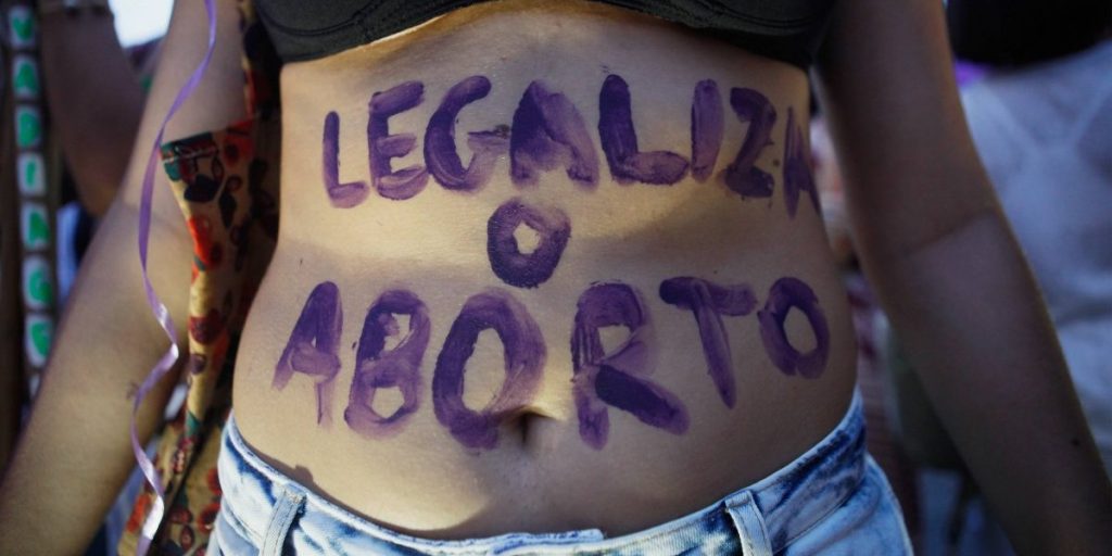 Senado brasileño desarchiva proyecto que pretende prohibir el aborto en tres causales