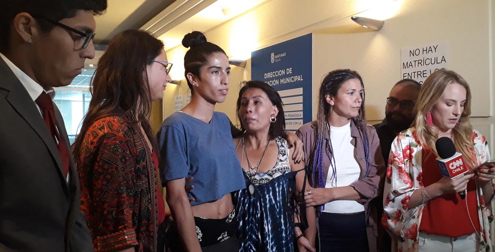 «No hay vacantes»: Municipalidad de Santiago negó matrícula a estudiante trans en Liceo 1
