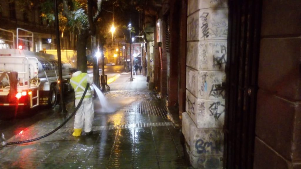 Exitosa implementación de plan de aseo nocturno en el centro de Valparaíso