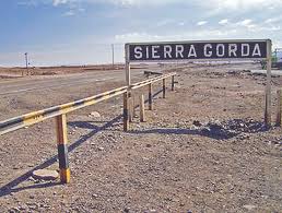 Funcionaria municipal de Sierra Gorda denuncia a concejal por acoso laboral