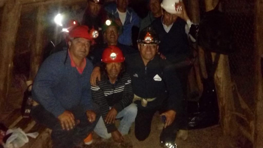 Trabajadores cumplen 6 días de huelga de hambre a 580 metros bajo tierra en el Chiflón del Diablo