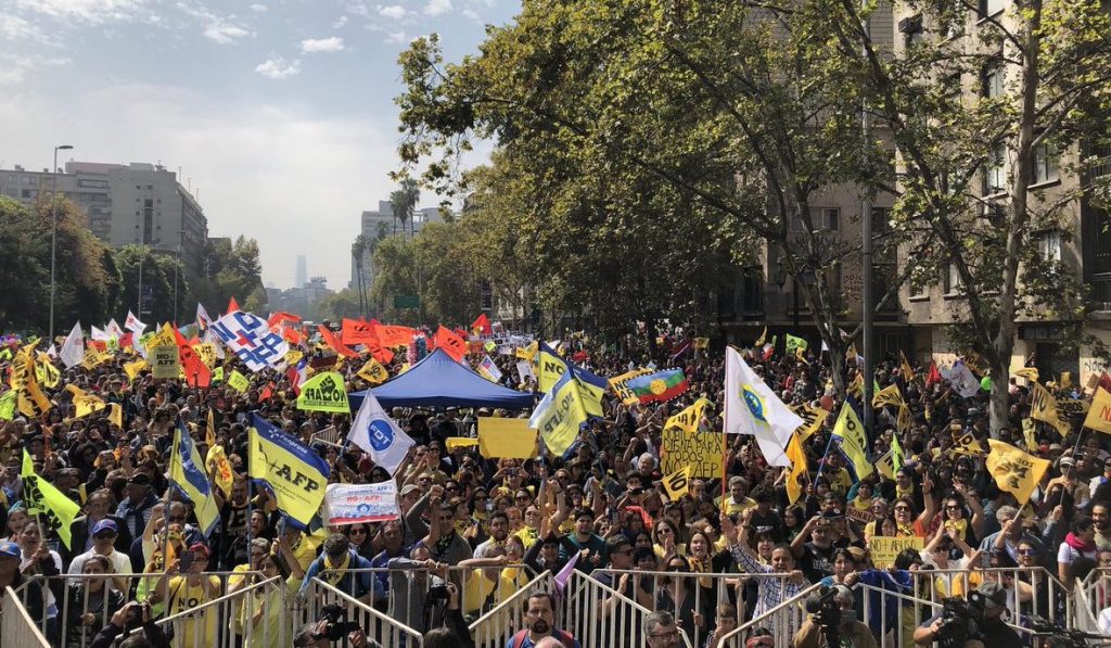 VIDEO| Con presencia de diputados del Frente Amplio y Partido Comunista se desarrolló una nueva marcha No + AFP