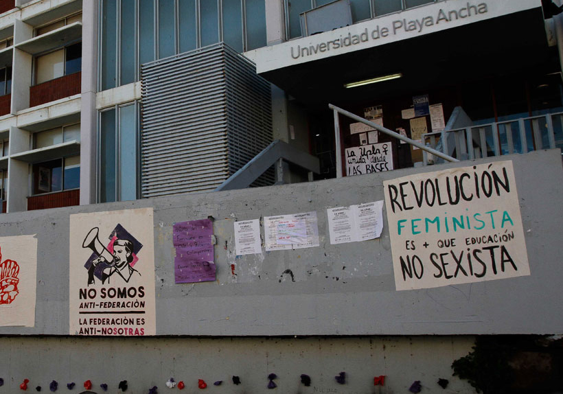 Promesas incumplidas, huelga de hambre y desnudamientos: El complejo contexto que enfrentan las feministas sancionadas en la UPLA