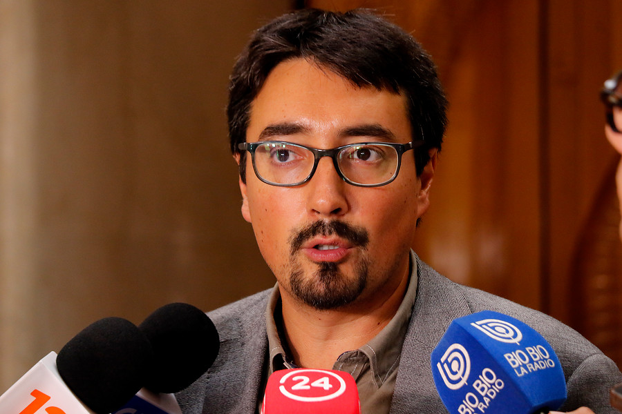 «Esto ya es de 75 días y muy serio»: Senador Latorre llama al gobierno a dialogar con presos mapuche en huelga de hambre