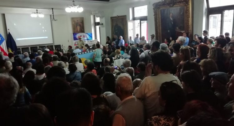 Contraloría ordena al municipio de Valparaíso que inicie un sumario para establecer el origen de los recursos del acto en honor a la revolución cubana