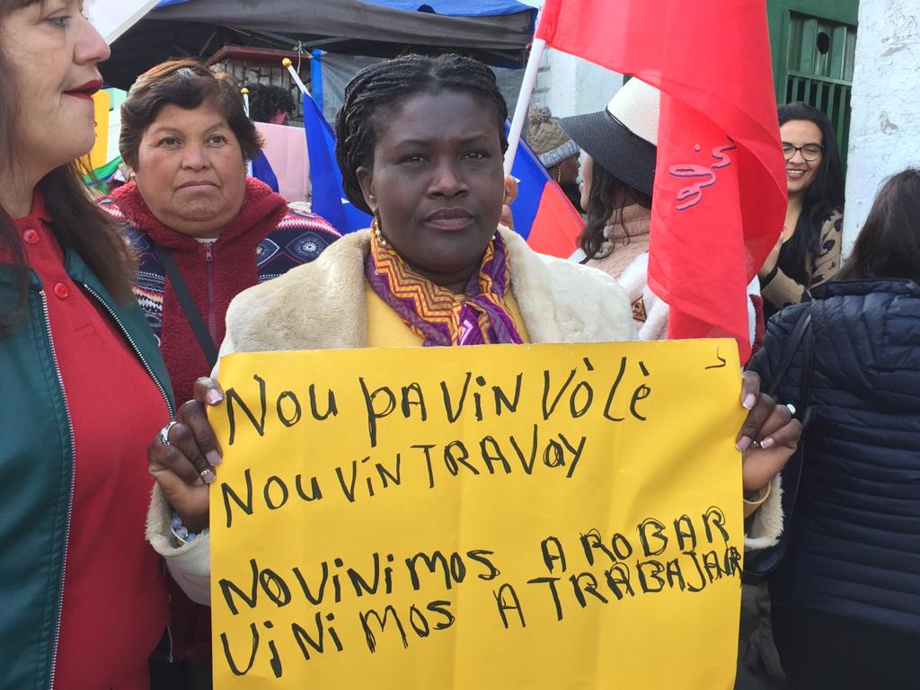 “Por ser haitianas y trabajar de noche”: El sindicato de cafeteras haitianas se manifiesta contra Lo Valledor por despidos injustificados