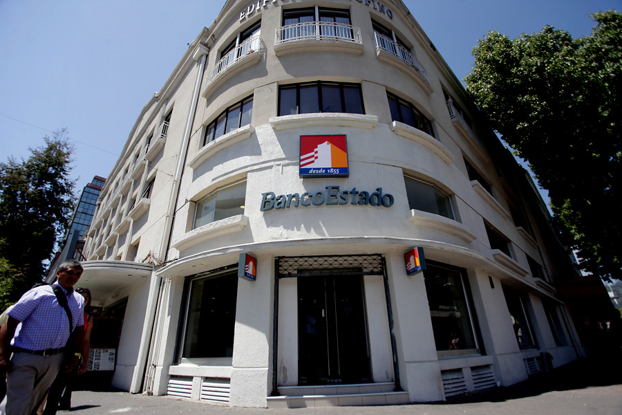BancoEstado reconoce haber cobrado deudas a través del Ingreso Familiar de Emergencia, pero afirma que fue «un error»
